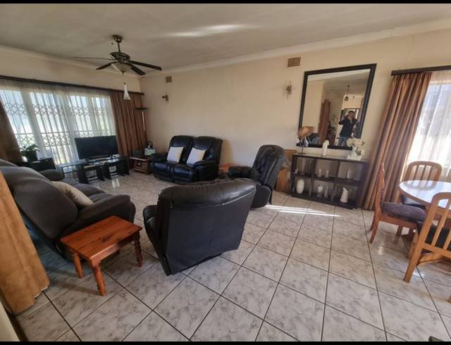 4 BEDROOM HOUSE FOR SALE IN FLORENTIA